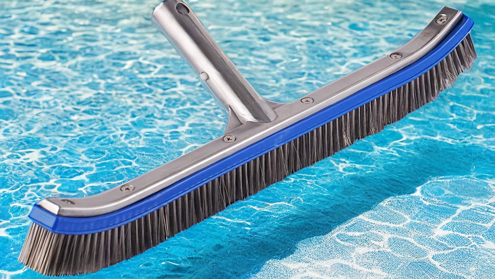 Brosse de 45 cm en aluminium et acier inoxydable, outil polyvalent pour piscine et aquarium, efficace contre algues, tête en fil métallique durable.
