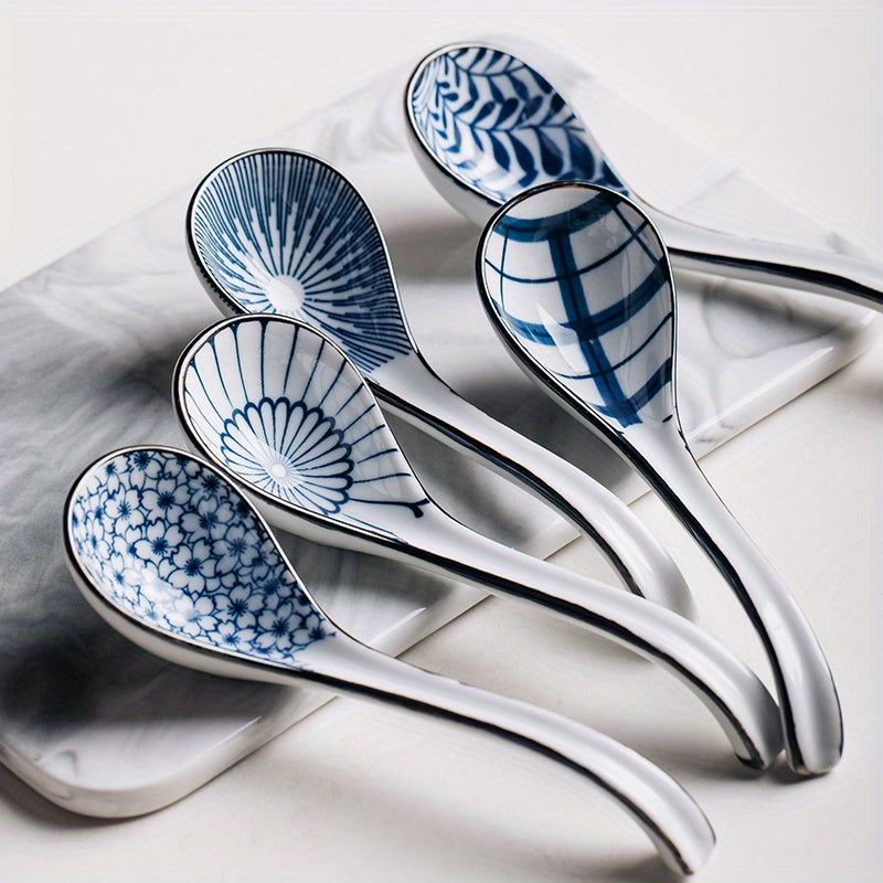 Lot de 5 petites cuillères japonaises artisanales, résistantes haute température, peintes à la main, pour soupe, nouilles ou desserts.