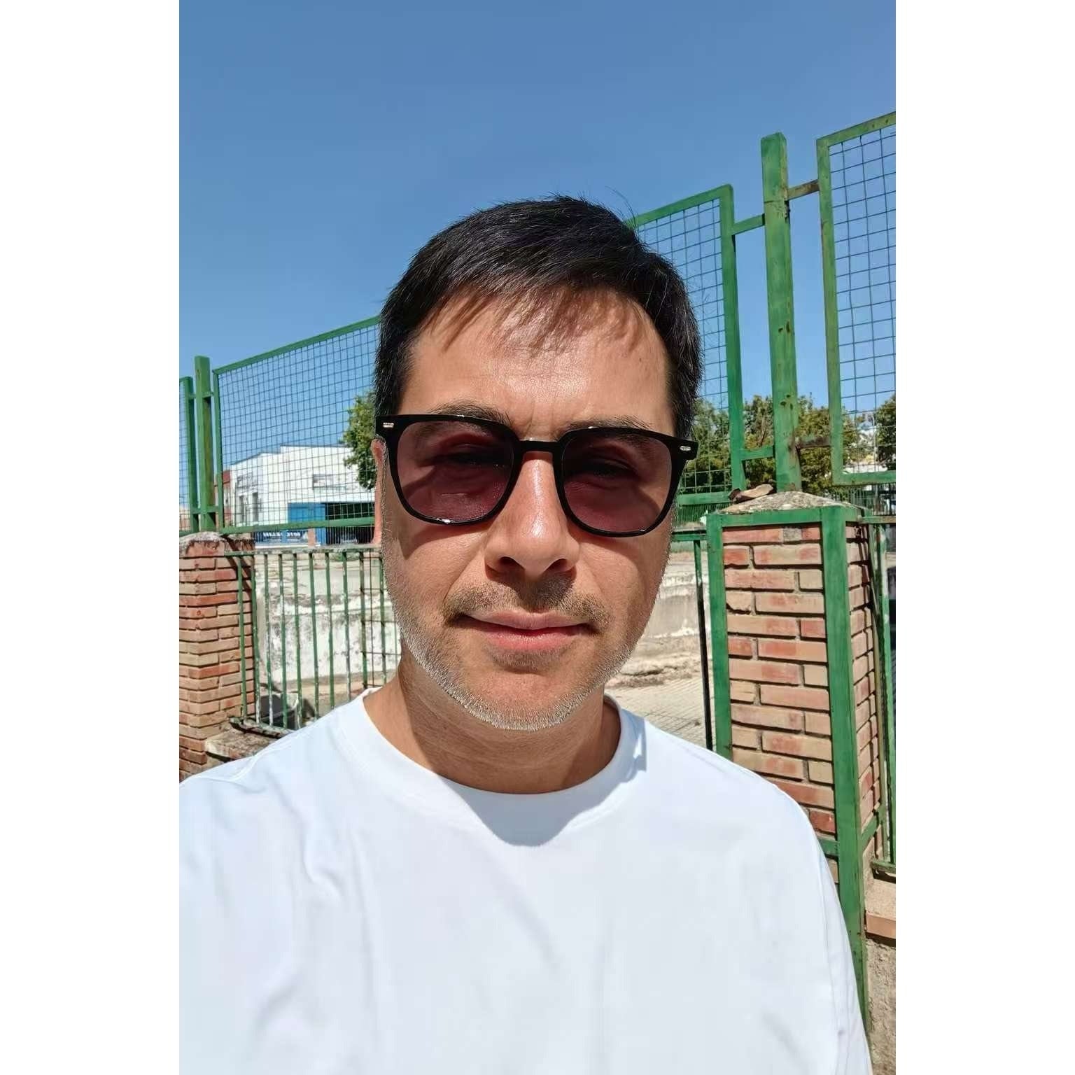 Lunettes de soleil polarisées pour hommes, protection UV400, anti-éblouissement, idéales conduite, pêche, golf, par temps ensoleillé ou nuageux.