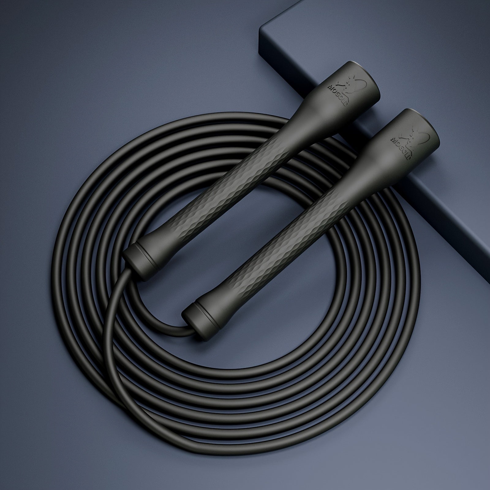 Corde à sauter de fitness réglable, conçue pour l’entraînement intensif, offrant mouvement fluide, résistance anti-nœuds et performance polyvalente pour tous les sportifs.