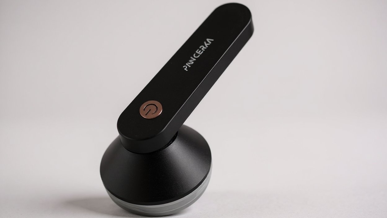 Pince à tissus PANCERKA portable USB, lame à six lames et grille nid d’abeille, enlève bouloches et peluches efficacement à domicile.