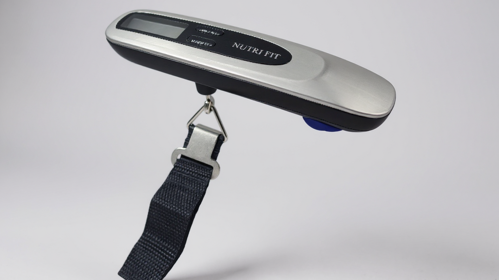 Balance bagages numérique portable, affichage LCD rétroéclairé, capacité 50 kg, crochet pratique, idéale pour peser valises en voyage.