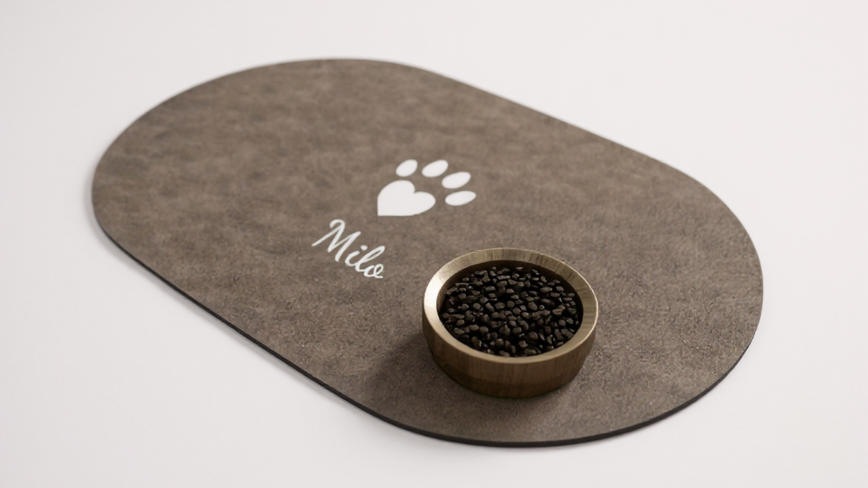 Tapis repas personnalisable pour animaux, séchage rapide, antidérapant, protège sol, design minimaliste gris foncé, idéal pour chats et chiens.