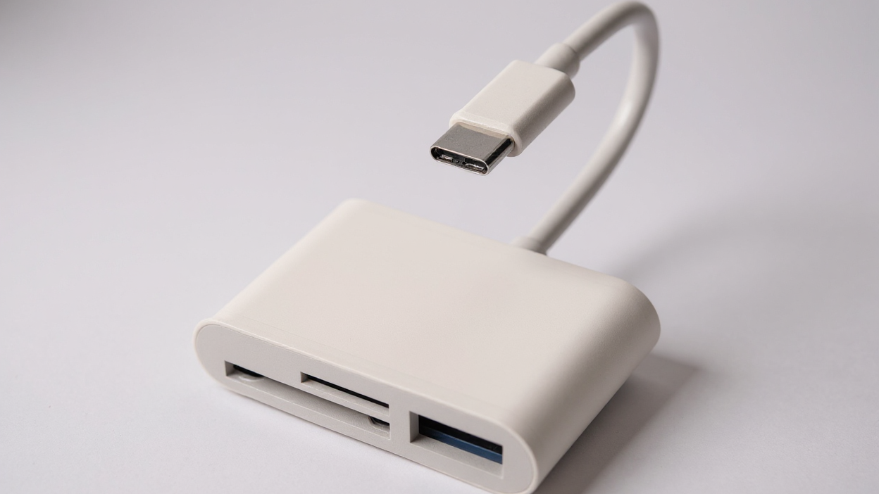 Lecteur de Cartes USB-C vers SD/TF : Adaptateur OTG pour transfert de données, compatible iPhone, Android, Windows, caméras et ordinateurs portables.