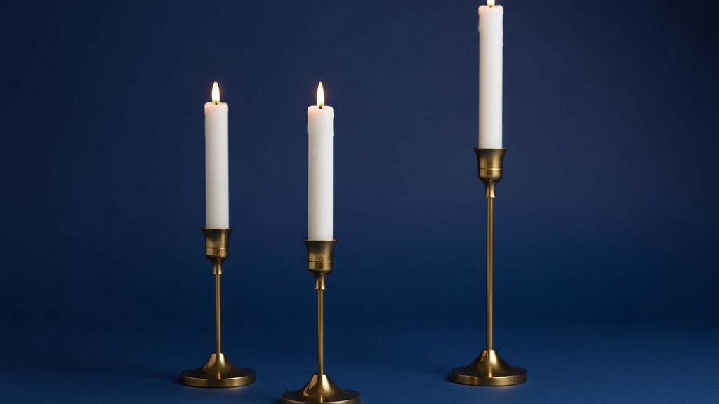 Lot de 3 bougeoirs élégants en laiton doré Design métallique poli, idéal pour mariages, dîners ou décoration maison, bougies non incluses, style moderne et durable.