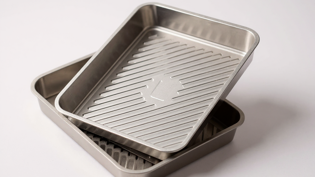 Lot de 3 grands plats de cuisson rectangulaires en acier inoxydable avec couvercles, antiadhésifs, faciles à nettoyer, idéaux pour rôtir légumes, viandes et plus.