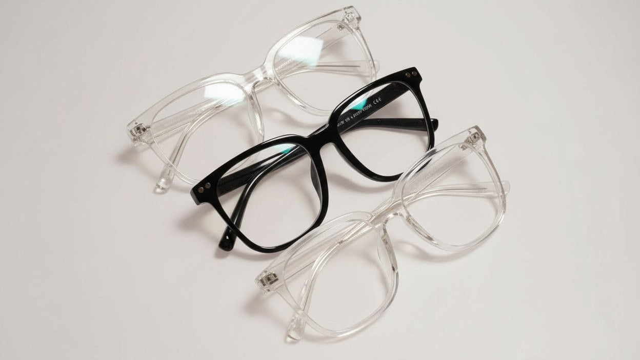 Lot de 3 lunettes unisexes, style campus, monture noire transparente, design ergonomique épousant les contours du visage, tendance et confortable.