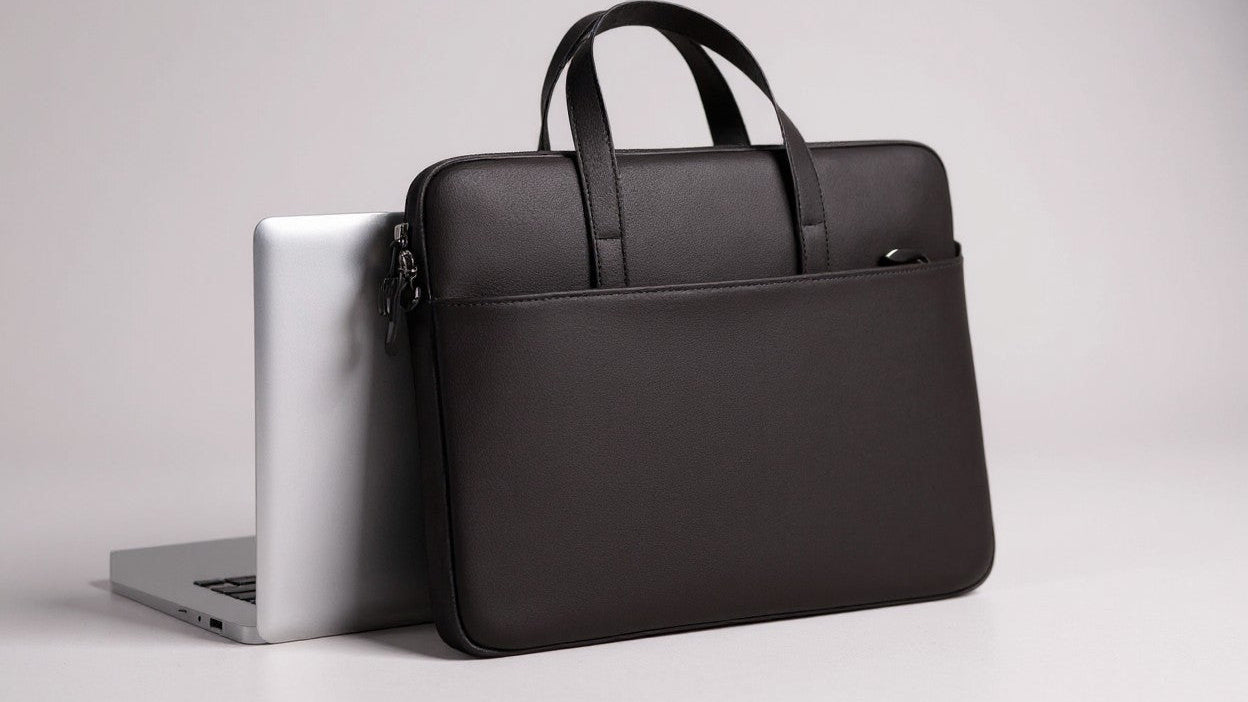 Sac ordinateur portable léger et portable, couleur unie, protection pour déplacements professionnels, design bandoulière avec fermeture éclair, pratique pour bureau et voyage.