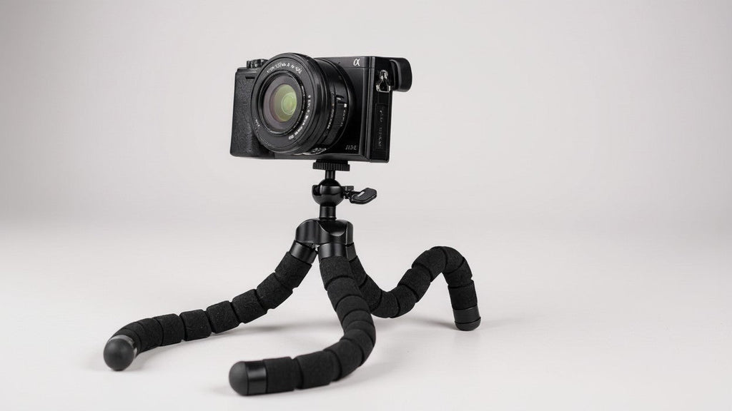 Flexible Octopus Tripod, Small Phone &amp; Camera Holder with Sponge Grip, 360° Rotatable Mini Octopus Stand for Photography and Videography, Portable and Adjustable Bracket with Universal Clip