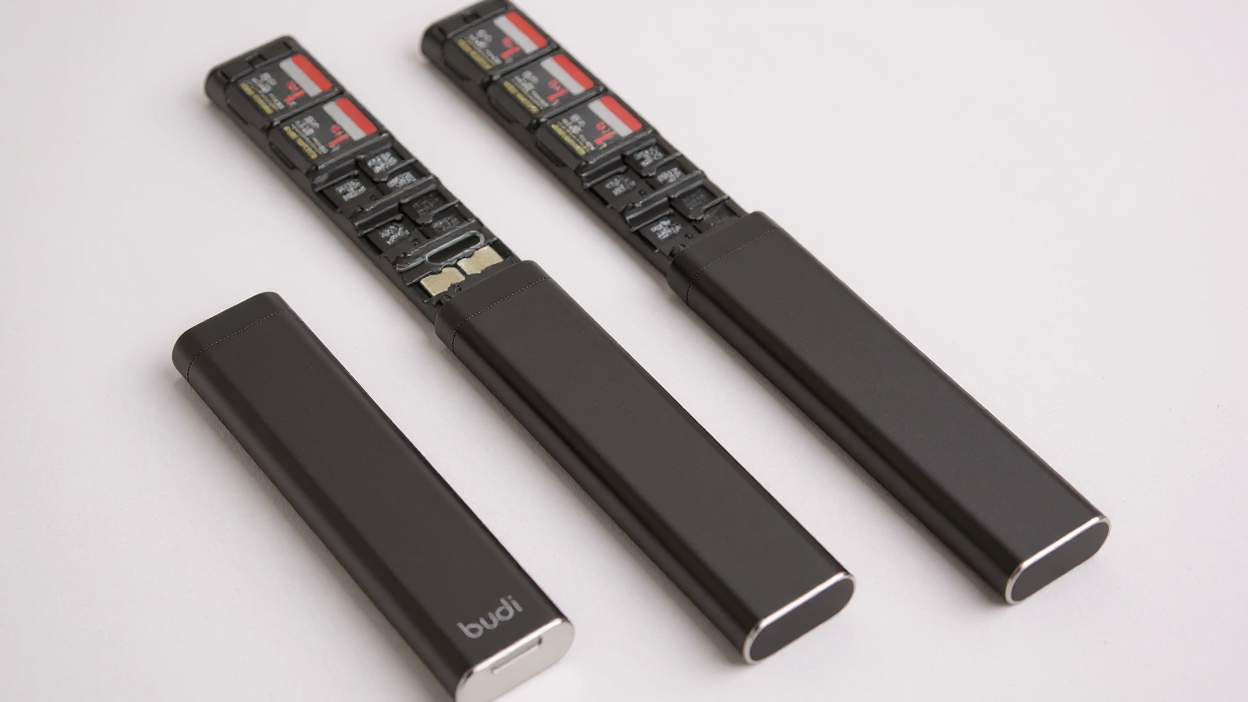 Boîtier métallique ultra-résistant pour cartes mémoire, sécurisé, compatible 27 Micro SD et 6 SD, antichoc, idéal pour organiser et protéger matériel photo.