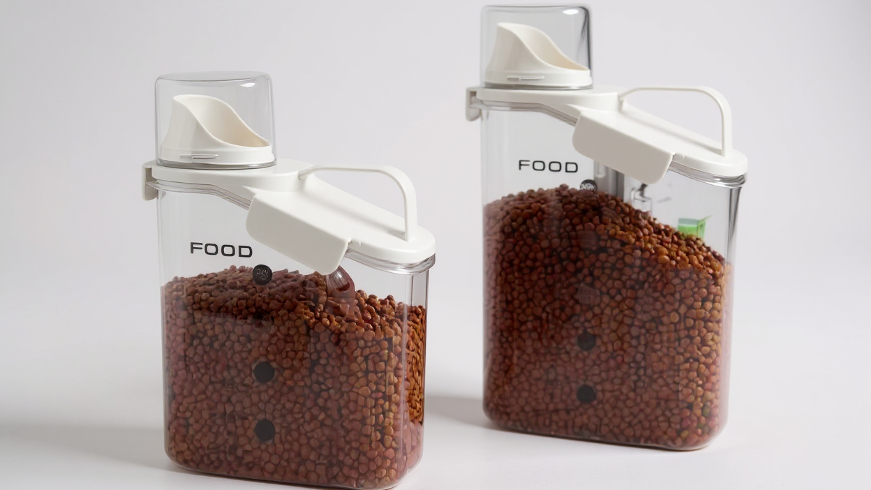 Boîte de stockage alimentaire pour animaux 2-3 kg, hermétique et anti-humidité, avec poignée et mesurette, transparente, pratique pour croquettes.