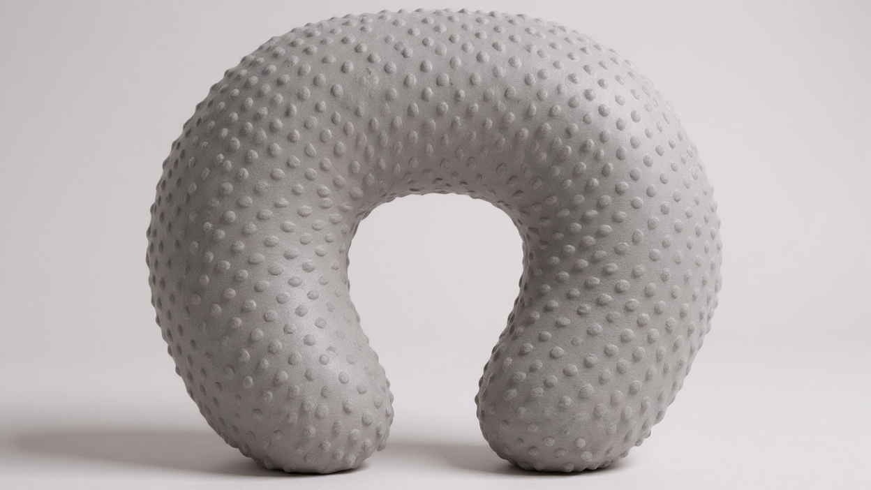 Housse de coussin d’allaitement gris doux, amovible et lavable en machine, respirante, ergonomique, idéale pour un confort optimal pendant l’allaitement.