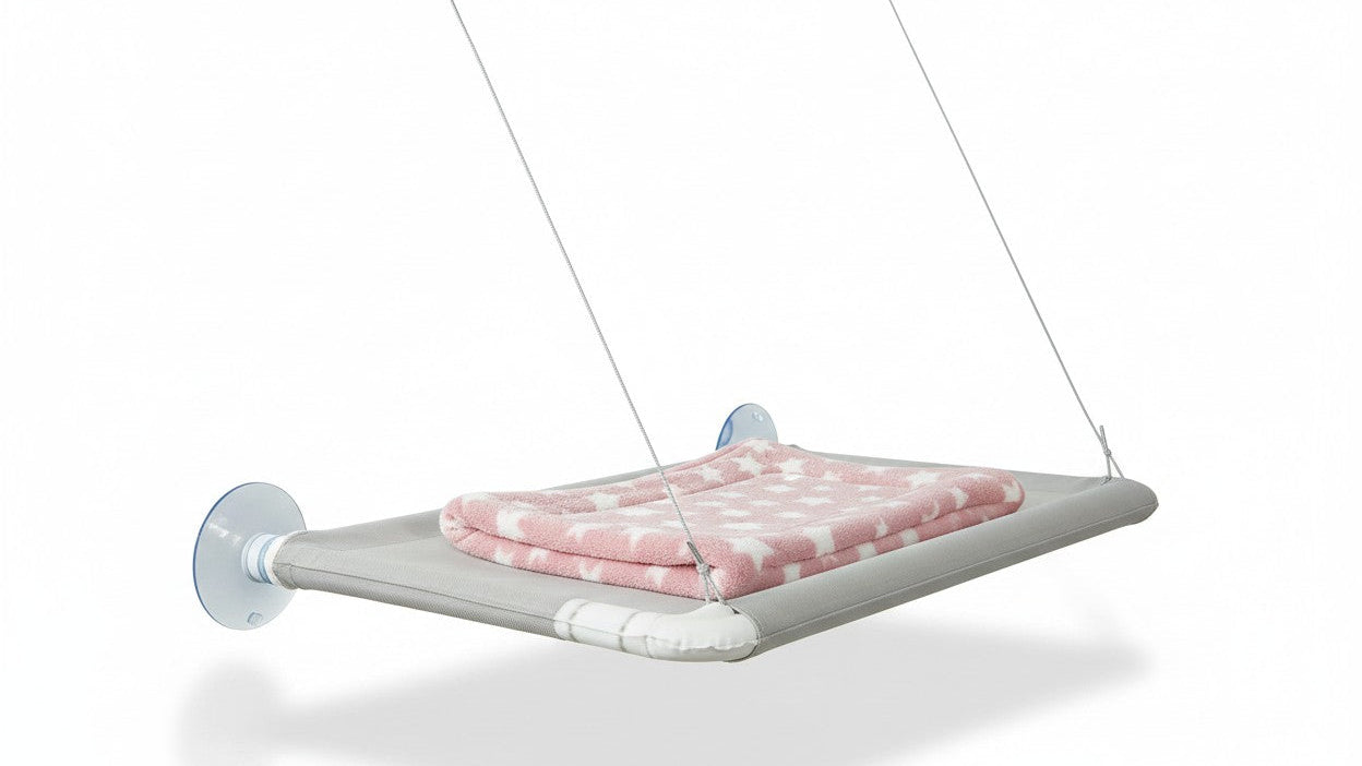 Perchoir fenêtre pour chat, hamac confortable en PVC durable, facile à accrocher, idéal pour bronzer, se reposer et profiter chaleur et confort.