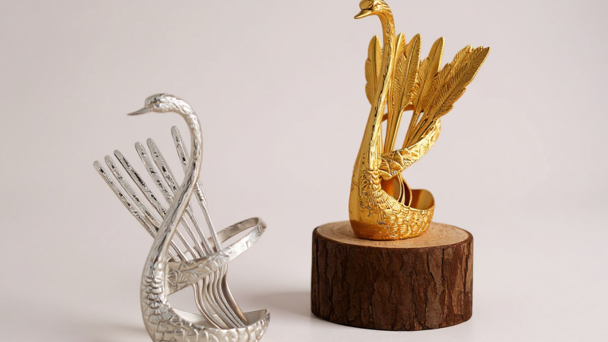 Golden and Silvery Gray Alloy Metal Spoon Set, Elegant, Rustproof, Durable, Washable, Flatware Set with Swan Decorative Stand, Cute Coffee Spoon, Dessert Spoon, for High-end Restaurants, Camping, Dining, Mother'S Day, Father'