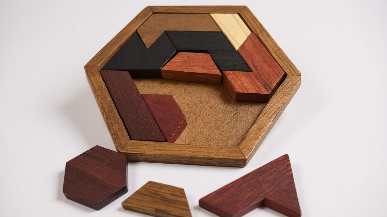 لغز خشبي مثمن الشكل، لعبة تعليمية للتفاعل العائلي ولعبة ألغاز محمولة، مثالية لهدايا الهالوين والكريسماس وعيد الشكر