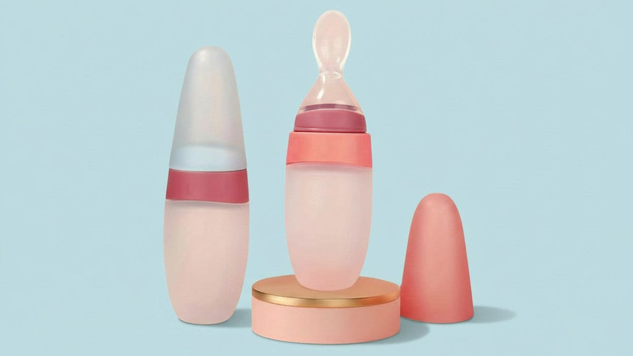 Biberon doseur 100 ml en silicone liquide, avec cuillère intégrée, idéal pour nourrir bébé avec pâte de riz ou aliments liquides.