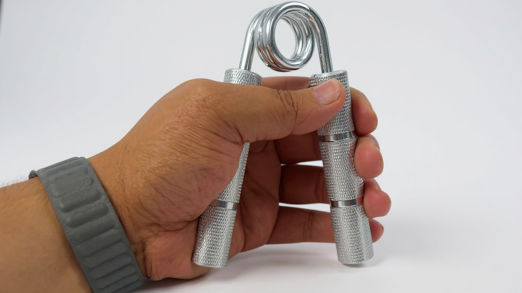 Gripper métallique main 22,68‑158,76 kg, entraîne poignets et avant-bras, renforcement préhension et muscles de la main.