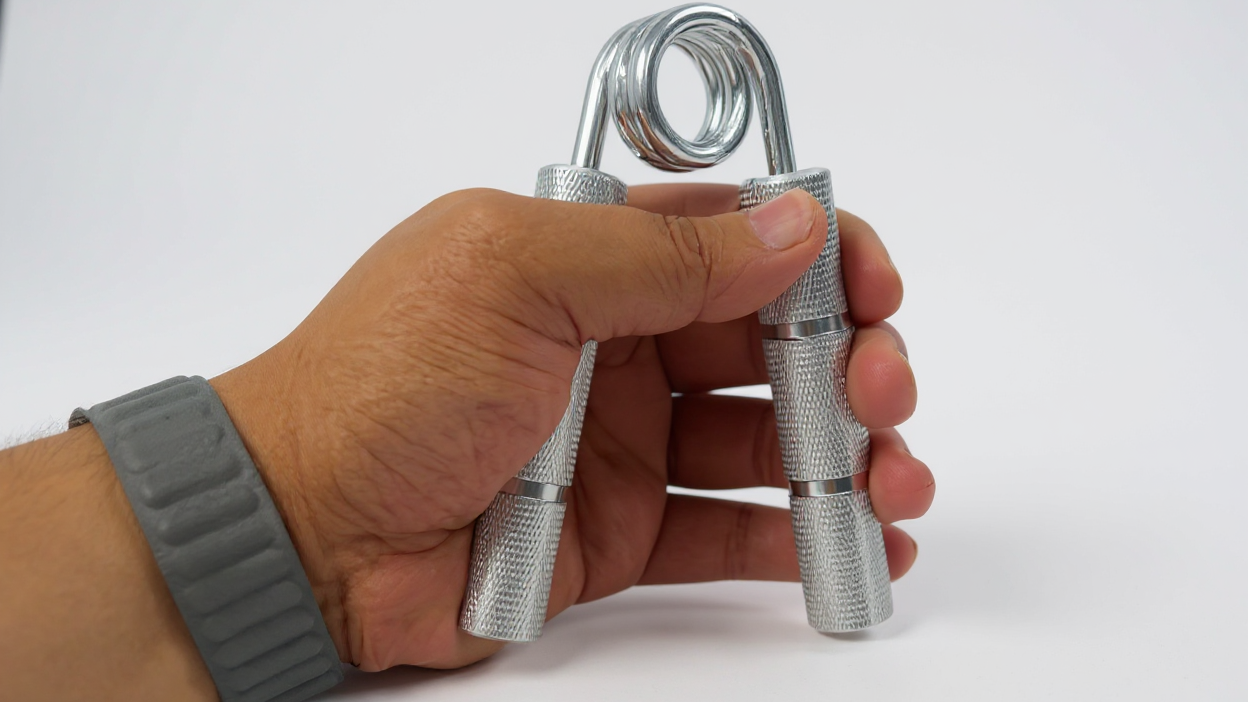 Gripper métallique main 22,68‑158,76 kg, entraîne poignets et avant-bras, renforcement préhension et muscles de la main.