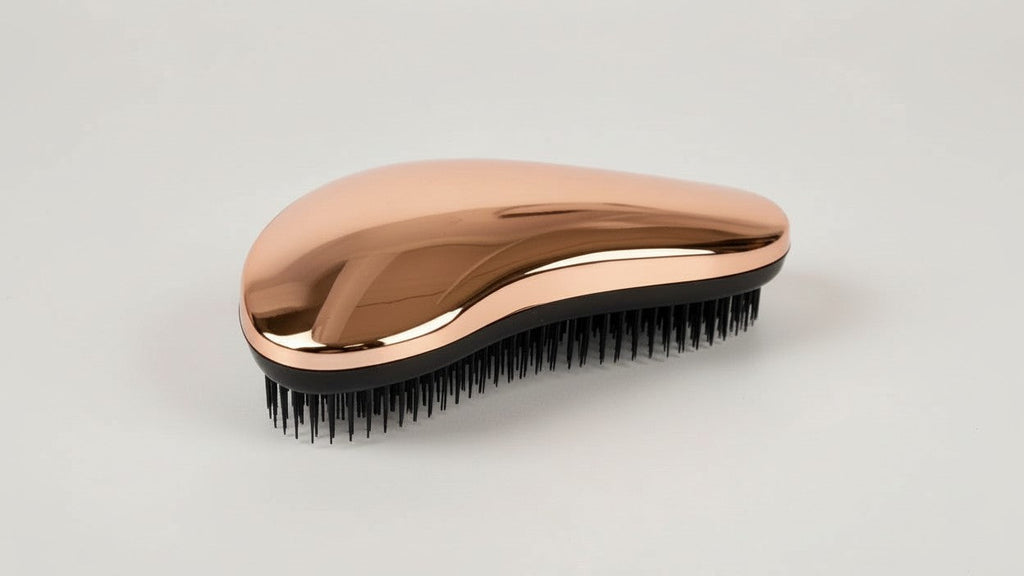 Brosse de toilettage pour animaux. Peigne spécialisé pour chiens et chats, élimine les poils morts et les sous-poils.