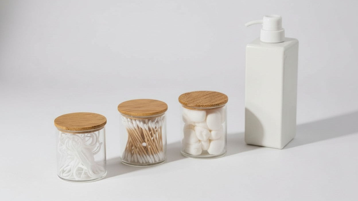 Lot de 4 ou 6 pots transparents de 10 oz avec couvercles, idéal pour cotons, maquillage et accessoires de salle de bain.