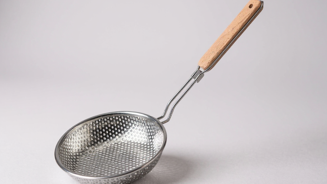 Premium Stainless Steel Colander with Wooden Handle - Fine Mesh Skimmer Spoon for Cooking, Food Prep &amp; Grease Filtering - Ideal for Pasta &amp; Noodles, Perfect for Home Kitchens &amp; Restaurants