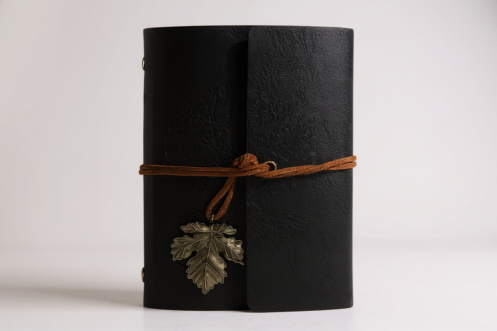 Coffret 3 pièces : carnet spiral vintage en cuir PU et 2 stylos gel noir et doré, design arbre, idéal pour écriture, croquis et voyage.