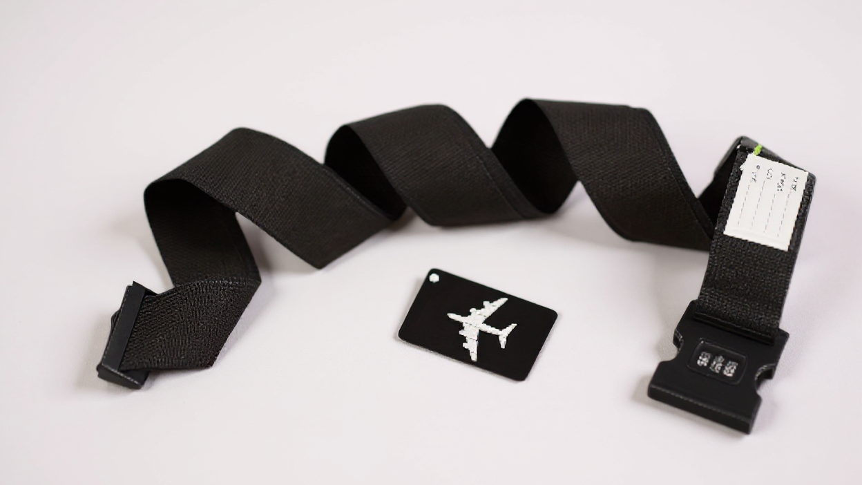 Lot de 4 sangles bagages en polypropylène, avec boucle combinée et fenêtre ID, durables et anti-vol, adaptées voyages et style minimaliste.